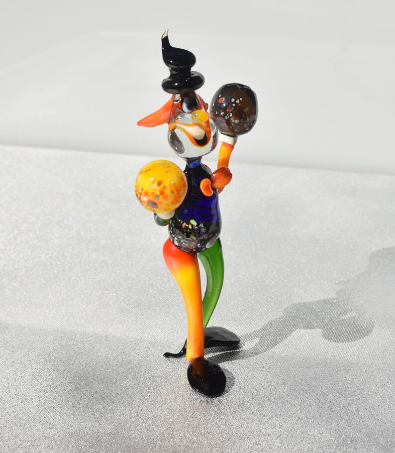 Glass juggling clown Detailed figurine with a lot of character and personality Excellent addition to you glass menagerie collection