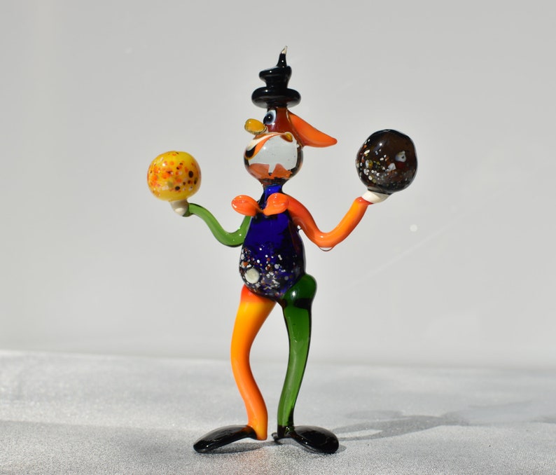 Glass juggling clown Detailed figurine with a lot of character and personality Excellent addition to you glass menagerie collection
