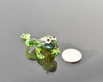 Jumping ready green glass  frog. Whimsical figurine with a lot of character and personality. Excellent addition to your glass collection.