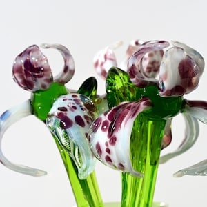 Handgemaakte glazen irisbloem met luipaardprint: kunstsculptuur voor verzamelaars
