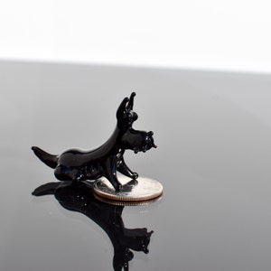 Czarna szklana figurka psa – ręcznie dmuchana miniatura – szkocki terier – dekoracja na prezent