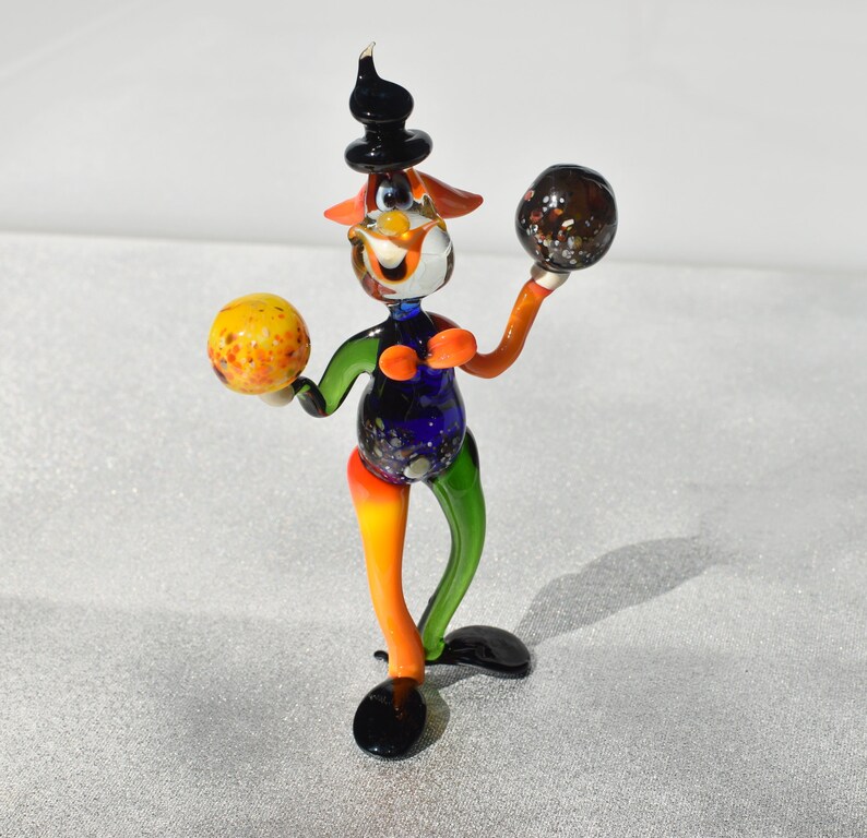 Glass juggling clown Detailed figurine with a lot of character and personality Excellent addition to you glass menagerie collection
