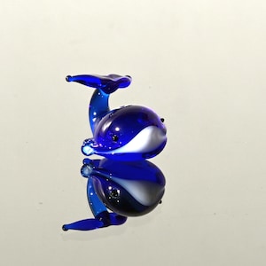The world&#39;s smallest glass miniature blue glass whale. The intricate miniature character from Glass Menagerie is a unique gift.