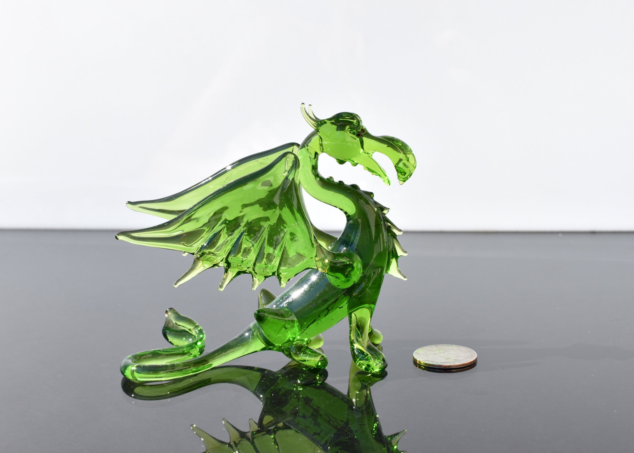 緑色のガラス製ドラゴンの像、ガラス彫刻、ファンタジー装飾、ドラゴン