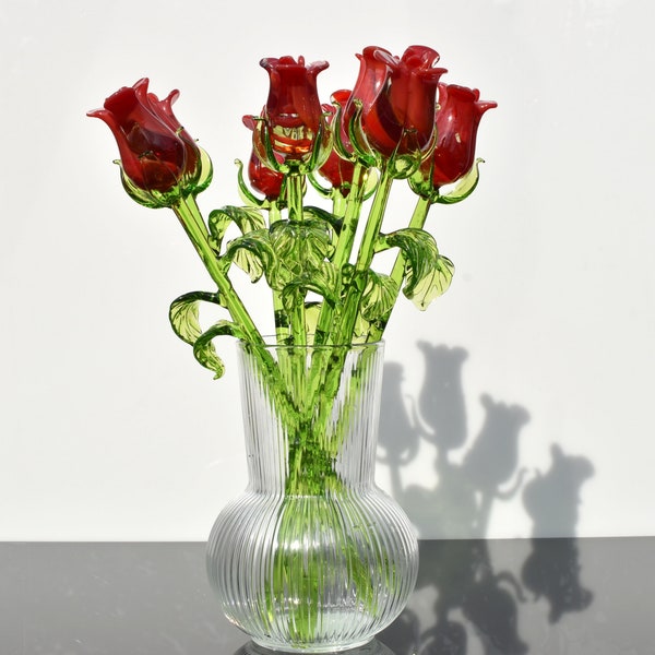 Wunderschöne rote Rosenblume aus Glas. Hervorragende Ergänzung Ihrer Glassammlung, einzigartiges Geschenk. Für jede Blume wird ein individueller Preis berechnet.