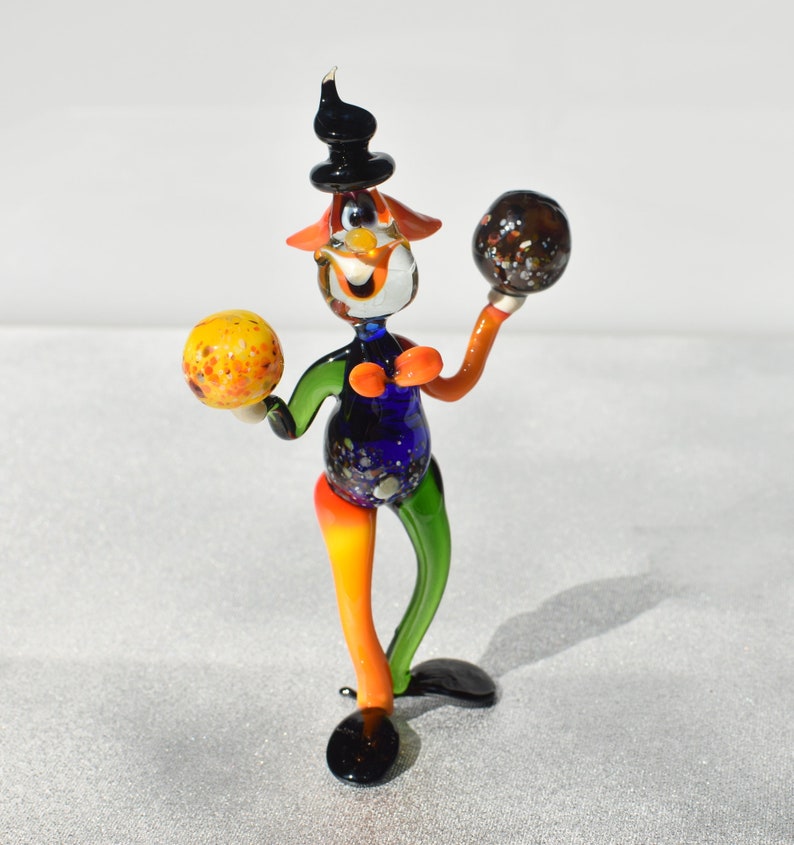 Glass juggling clown Detailed figurine with a lot of character and personality Excellent addition to you glass menagerie collection