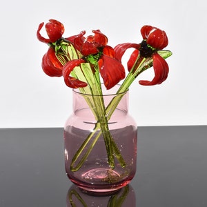Preciosa flor de iris de cristal rojo. Un complemento ideal para tu colección de cristal, un regalo único. Cada flor tiene un precio individual.