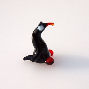Tiny Black Glass Penguin – Handblown Miniature Figurine for Collectors