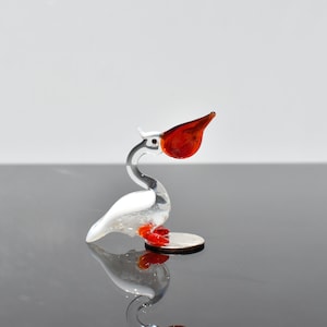 Süßer Glaspelikan. Skurrile Figur; viel Charakter und Persönlichkeit. Hervorragende Ergänzung Ihrer Glassammlung, einzigartiges Geschenk