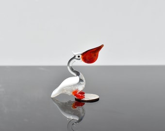 Cute glass Pelican. Whimsical figurine; lot of character and personality. Excellent addition to your glass collection, unique gift