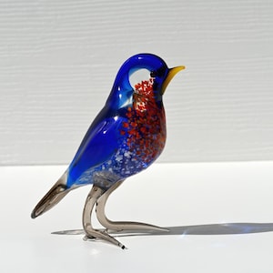 Gorgeous Glass Bluebird. Detailed figurine with a lot of personality. Excellent addition to your glass menagerie collection.