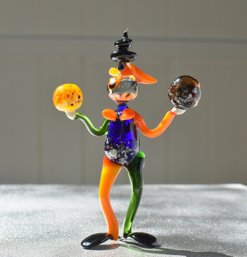Glass juggling clown Detailed figurine with a lot of character and personality Excellent addition to you glass menagerie collection