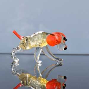 Hunting dog. Detailed realistic figurine with a lot of personality.  Excellent addition to  glass  collection.