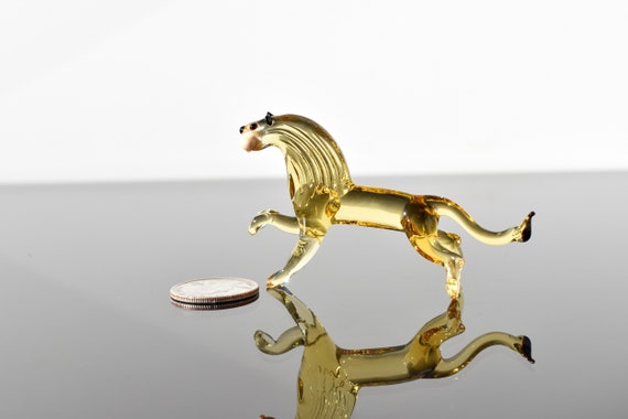 手作りガラスのライオンの置物：炎の芸術、コレクター向けの彫像