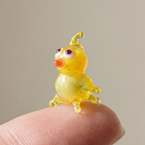 Hand-Blown Glass Chick Figurine – Tiny Yellow Bird Sculpture •  Mini Easter or Farm Animal Gift