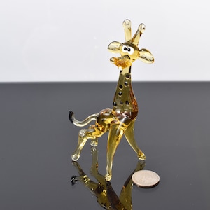 Süße Glas Giraffe. Skurrile Figur mit viel Charakter und Persönlichkeit. Hervorragende Ergänzung für Ihre Glas-Menagerie-Kollektion.