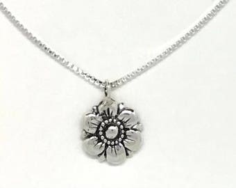 Colgante de flor de plata de ley, en cadena de 18"