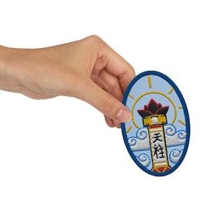May include: A blue and white embroidered patch with a red and yellow flower and the text "天祥" in black. The patch is oval shaped and has a white background with blue clouds.