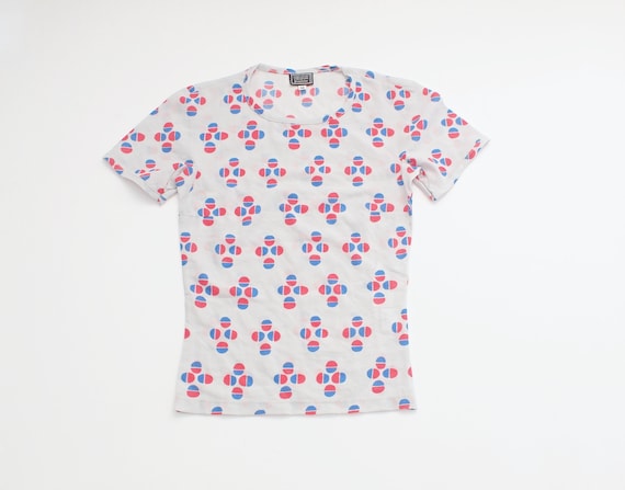 Versus by Gianni Versace tee | 90s pop-art tee | V