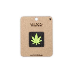 Mini patch tactique feuille de marijuana noir et vert néon