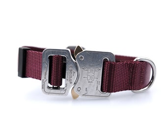 Dog collar with Polished Cobra Quick Release buckle, Burgundy Nylon Webbing