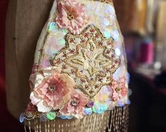 Handbestickte Feenhandtasche, Perlenbesetzte Boho-Tasche, Kunst zum Anziehen, Geschenk für sie, einzigartige Geschenke