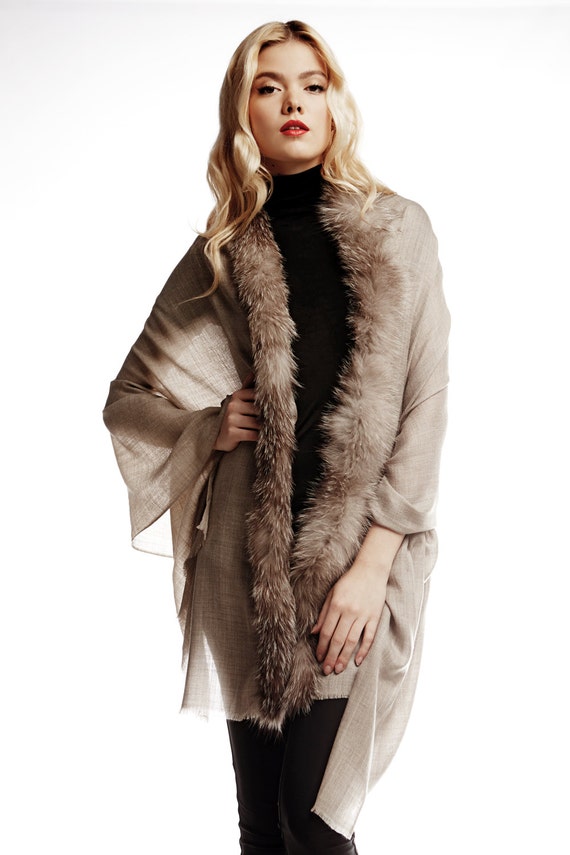 shawl with fur trim