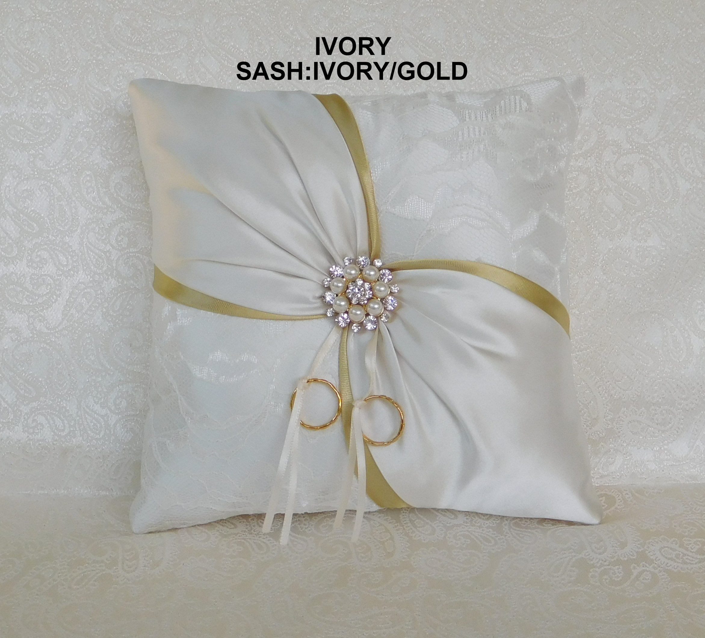 Gold ring best sale pillow