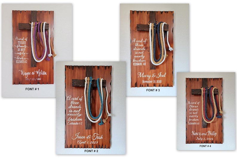 Peut inclure: Quatre plaques murales rectangulaires en bois, chacune dot&eacute;e d'une croix en bois brun fonc&eacute; avec trois cordes tress&eacute;es de diff&eacute;rentes couleurs suspendues. Chaque plaque affiche le texte A cord of three strands is not easily broken Ecclesiastes 4:12.