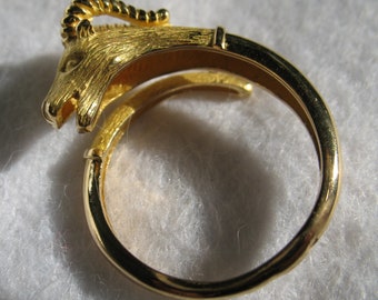 14 Carat (564) Gold - Rams Head Ring