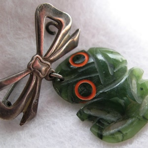 New Zealand Pounamu (Nephrite Jade) Maori Hei Tiki on Victorian/Early Edwardian Sterling Silver Ribbon Brooch