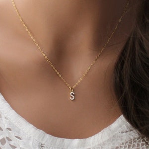 Collar con inicial, regalo para madre, joyería con letras doradas, dije con letra pavé, regalo para dama de honor, collar con alfabeto de diamantes dorados.
