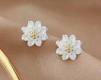 Pendientes de flor de loto de plata de ley con centro dorado, pendientes minimalistas, joyería espiritual para yoga, regalo de meditación para ella.