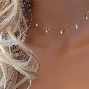 Collar con delicada cadena de circonitas: chapado en oro de 14 quilates o plata de ley