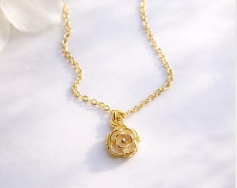 Flower Necklace for Girls, Dainty Silver Floral Necklace, Minimalist Nature Jewelry, Delicate Little Girl Gift