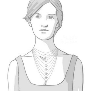Puede incluir: Un dibujo de l&iacute;nea de una persona que lleva varios collares, mostrando diferentes longitudes de 14 a 26 pulgadas.