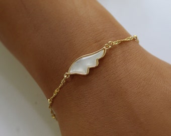 Angel Wing Bracelet, Dainty Gold Bracelet, Mother of Pearl Charm Bracelet, Wing Jewelry, Shell, MOP, Gift for Her, Minimalist Jewelry