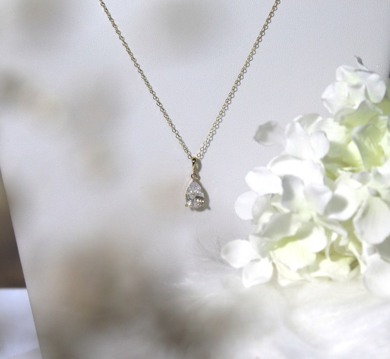 Diamond Necklace for Women Elegant Teardrop Crystal Pendant Zircon Solitaire Charm Waterdrop Cubic Zirconia Clear Minimal Pear Diamond image 2