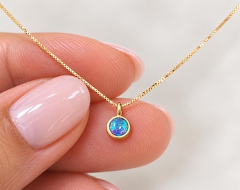 Halskette aus australischem Opal, 14 Karat Massivgold – das perfekte Geschenk für Sie! Zarter Opalanhänger aus massivem Gold, minimalistischer Schmuck für Damen.