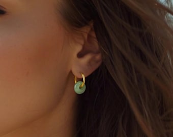 Boucles d'oreilles en jade, créoles en pierres précieuses vertes en or ou en argent, boucles d'oreilles délicates en jade, cadeau minimaliste pour elle