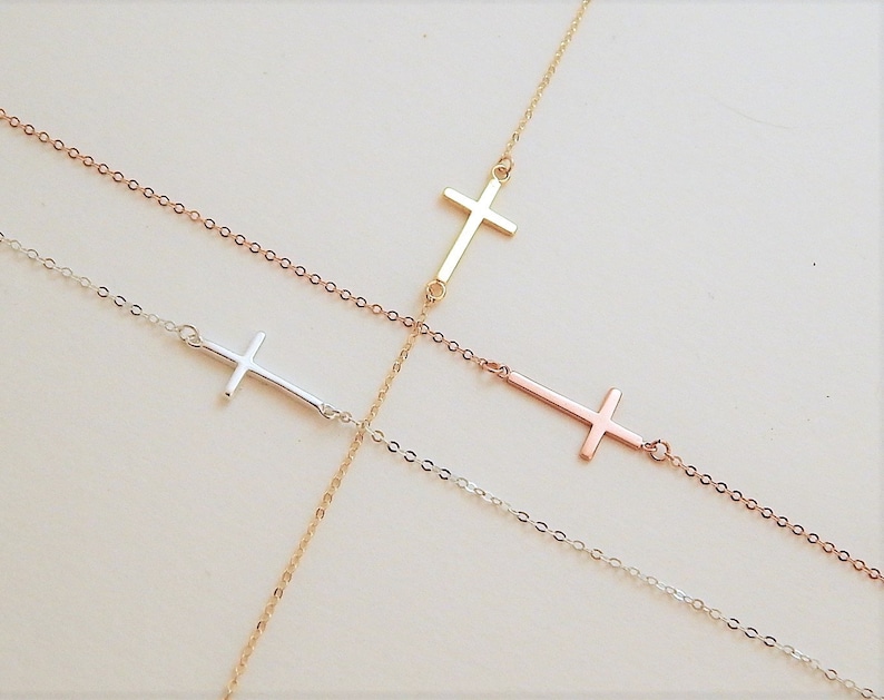 Dainty Cross Necklace for Women Gift Idea for Her Sideways Cross Religious Symbol for Everyday Wear Handcrafted Thoughtful Gift afbeelding 2