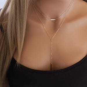 Delicado collar de barra de oro, collar de barra horizontal chapado en oro de 14 quilates, gargantilla minimalista de oro, delicado regalo de joyería en capas para ella. imagen 9