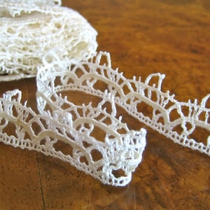 Tudor style lace yardage: vintage lace beautifully replicating Elizabethan trim DESIGN (stock no 764)