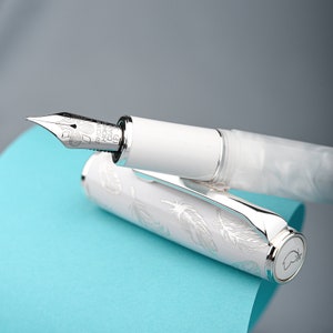 Pluma estilográfica Hongdian N8 de resina blanca, tapa de pluma, nudo chino de iridio EF/F/M/pluma clásica con punta de cuchillo larga