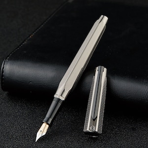 Hero 2191 14K Gold Füller Hülle, Grau Gravur Ripple Messing Stift Signatur Stift mit Rollerball Stift Nib und Black Refill