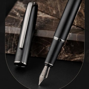 Picasso 916 Metall Füllfederhalter, grauer Ring SCHWARZ EF / F / gebogene Feder Tintenstift Schreiben, Business Business Exeekutivstift, Designer-Geschenkset
