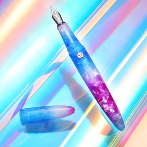 Pluma estilográfica de resina LIY (Live In You) FUTURE, pluma de escritura con punta de lirio de pudín azul EF/ F para colección de firmas y regalos