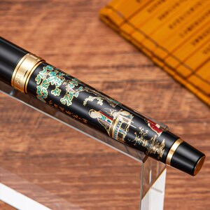 HONG DIAN D5 Qin Dynasty Vulpen Zwart Zilver, Fijne Penpunt Zuiger Vulpen, Retro Chinese Totem Graveren Gladde Schrijfpen met Pen Box Set