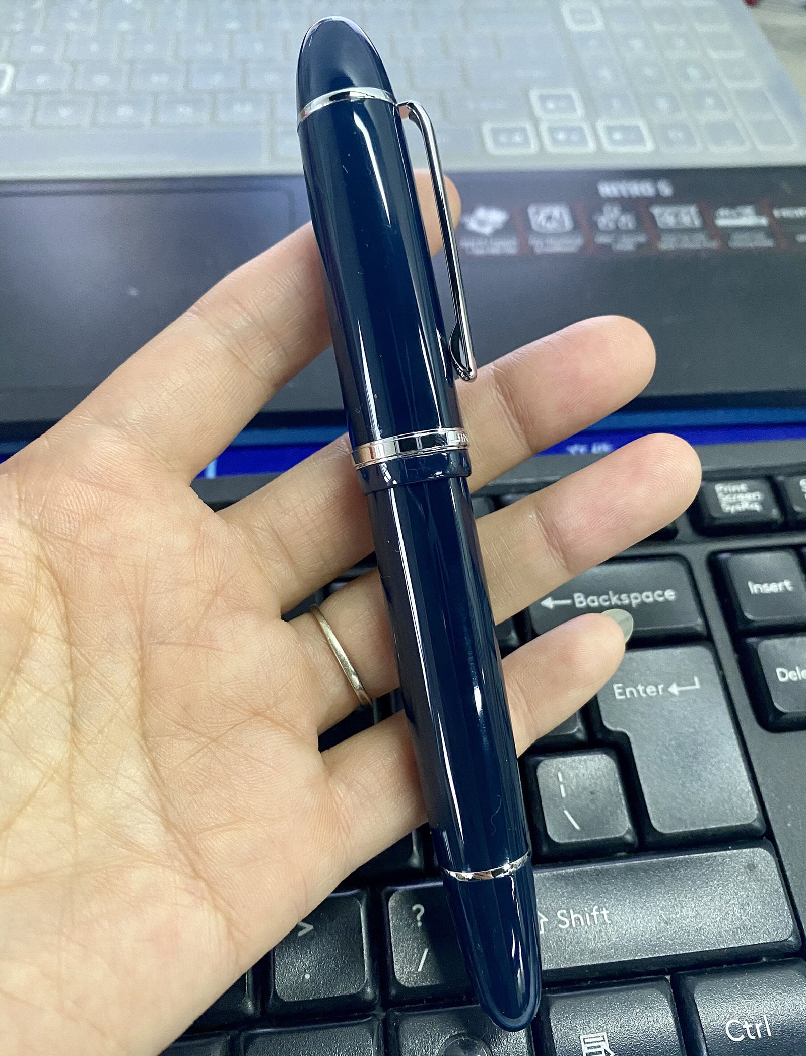 Jinhao X159 Stylo plume à pointe fine, bleu foncé avec clip doré