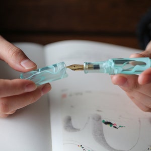 Majohn Wancai Mini Pocket Fountain Pen – Eyedropper Or Cartridge Fill, Includes 3 Nibs (EF, F, Glass) & 20 Ink Cartridges